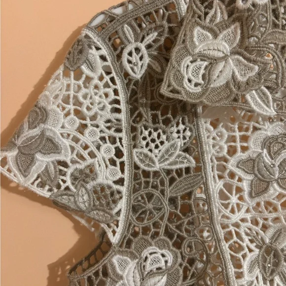 VINTAGE BUTTON-DOWN 🤍🥹 - Picture 2 of 4